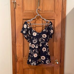 Francesca’s Blue floral woman’s top